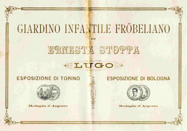 Medaglia d'argento conferita al giardino infantile fröbeliano di Ernesta Stoppa. Il Giardino Infantile fröbeliano ottiene diversi riconoscimenti nelle principali esposizioni organizzate nelle più importanti città italiane, a testimonianza di quel processo di modernizzazione in pieno clima positivista.