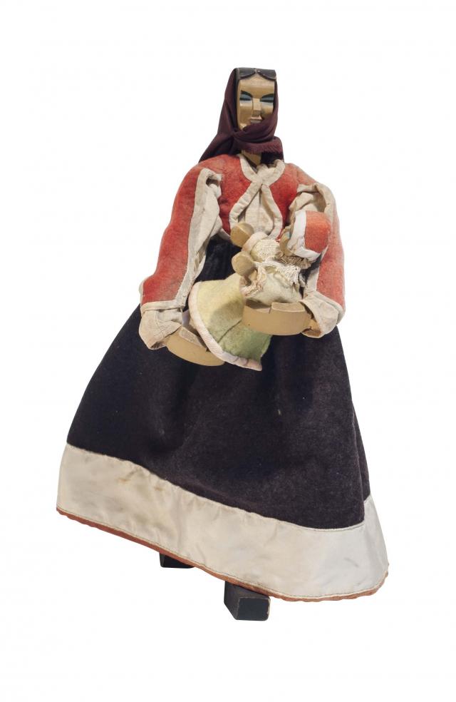Bambola di Eugenio Tavolara. Bambola in costume tipico sardo: donna di Bocco, Sardegna