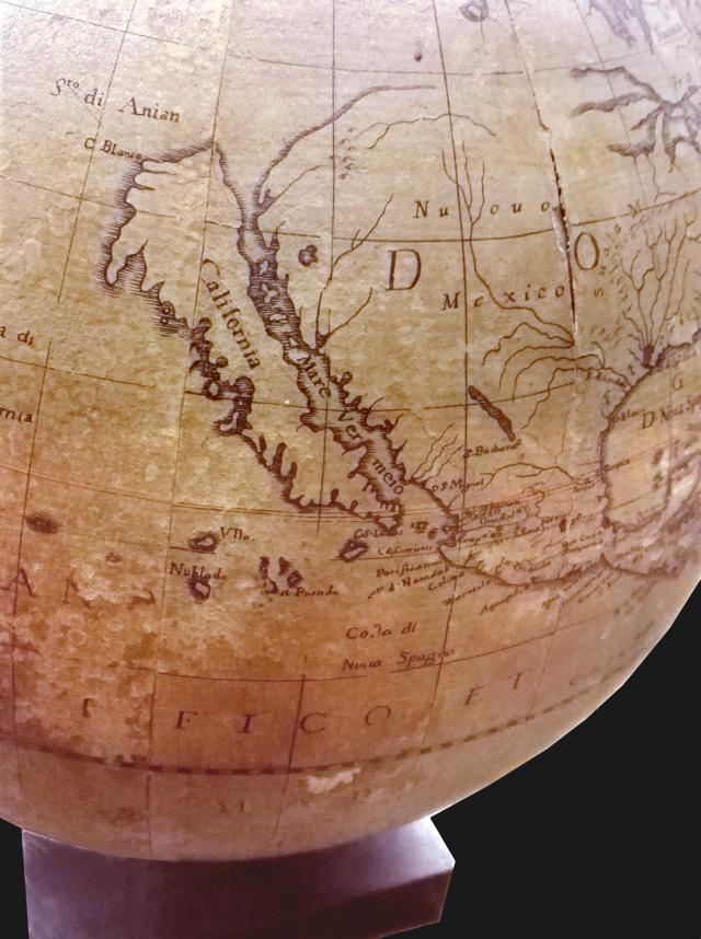 Particolare del globo terracqueo MV 70156 di G.B. Nicolosi. L’immagine raffigura il Messico settentrionale e la penisola della California, riportata come un’isola, divisa dalla costa continentale americana dal Mare Vermeio e dallo Stretto di Anián. 